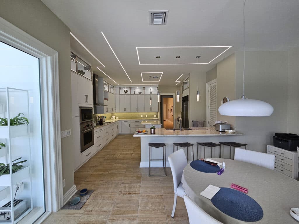 20231117_113808 Custom kitchen with elegant lighting and light brown tiled floors
